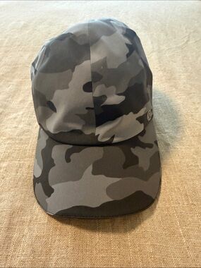 Lululemon athletica Men’s Gray Camo Performance Cap